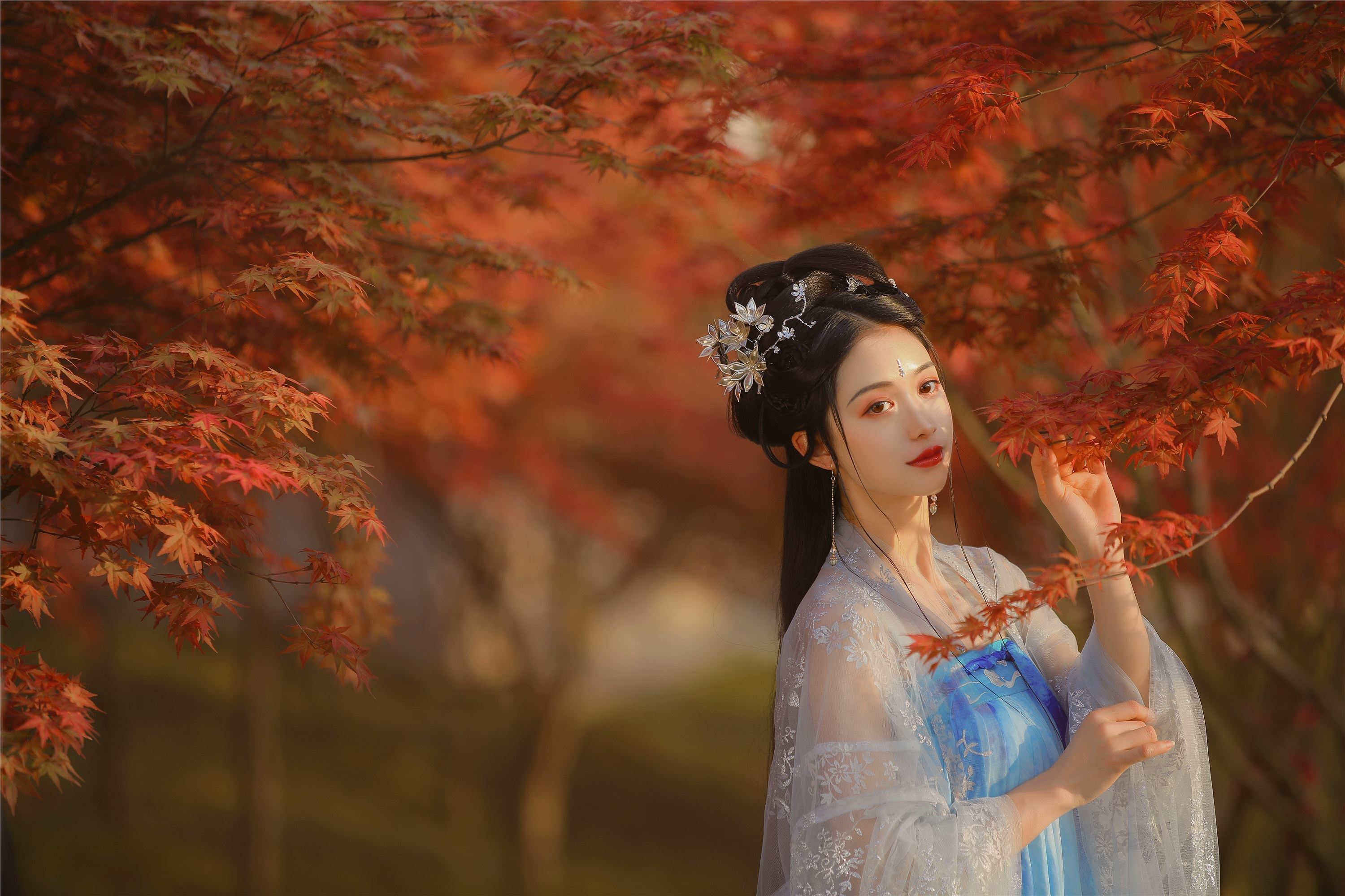 YITUYU艺图语 2021.08.23 秋枫萧瑟 吉祥祥